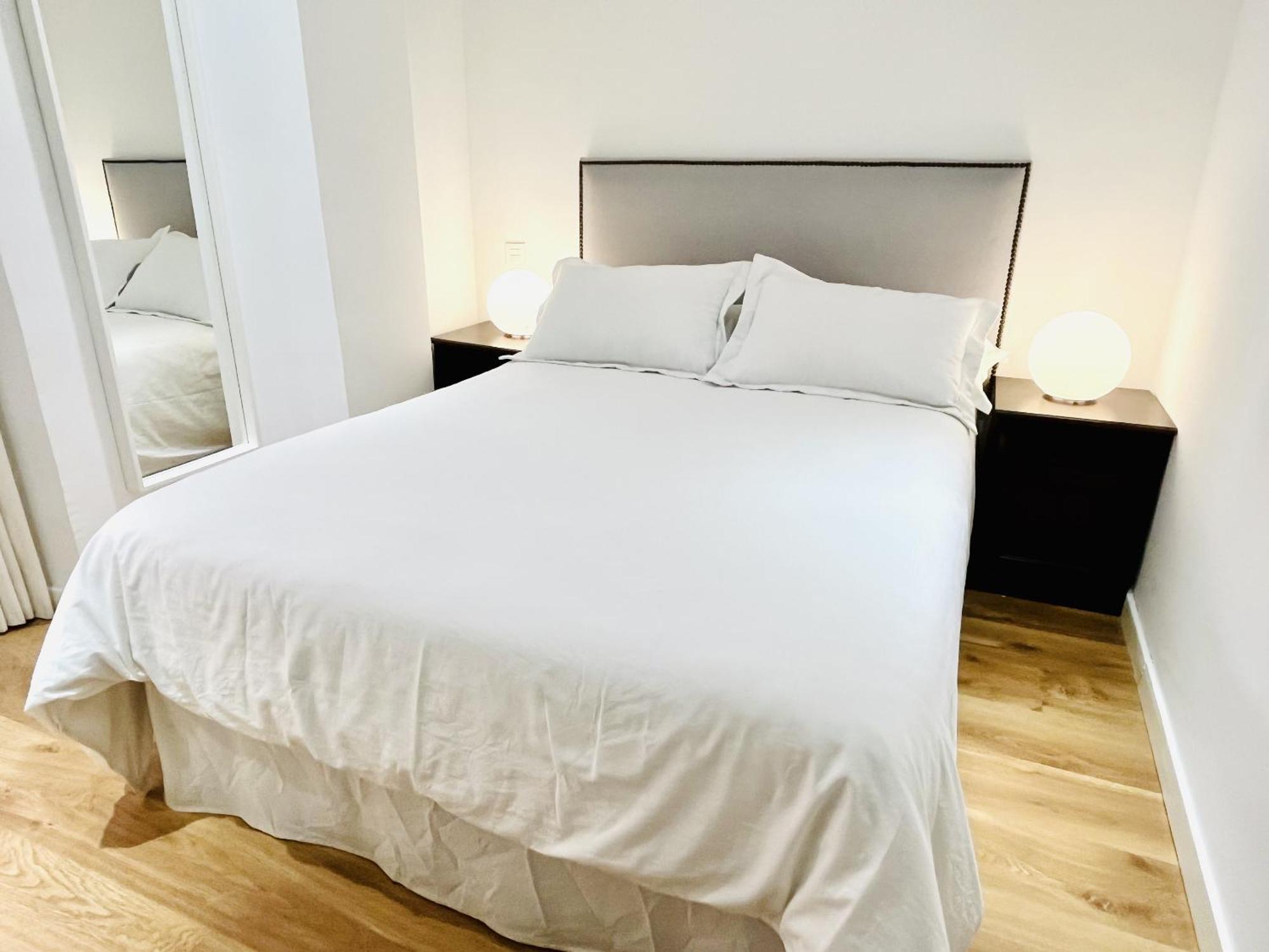 Dplace To Be - Exclusive Apartments In Historic Center 마드리드 객실 사진