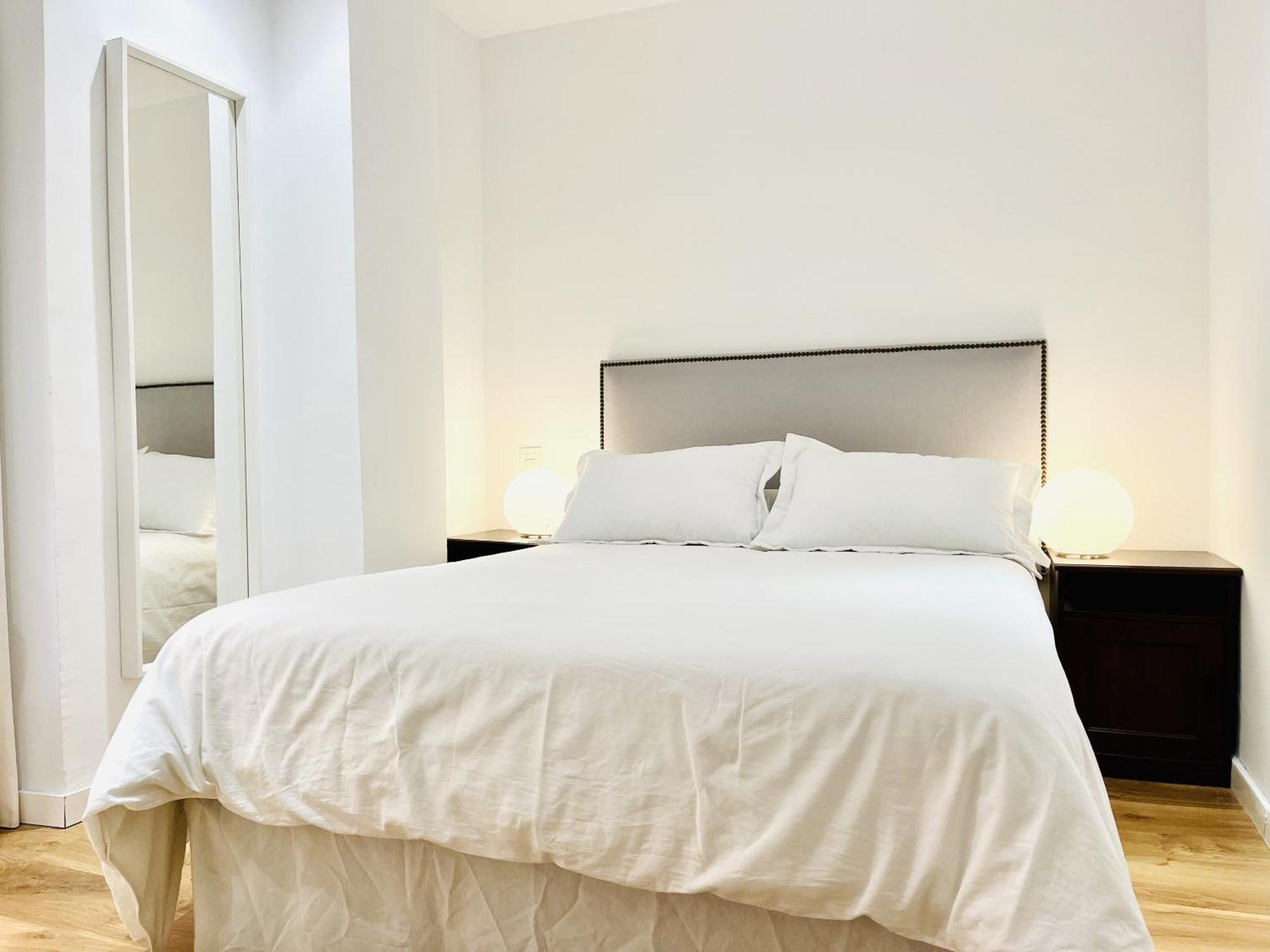 Dplace To Be - Exclusive Apartments In Historic Center 마드리드 객실 사진