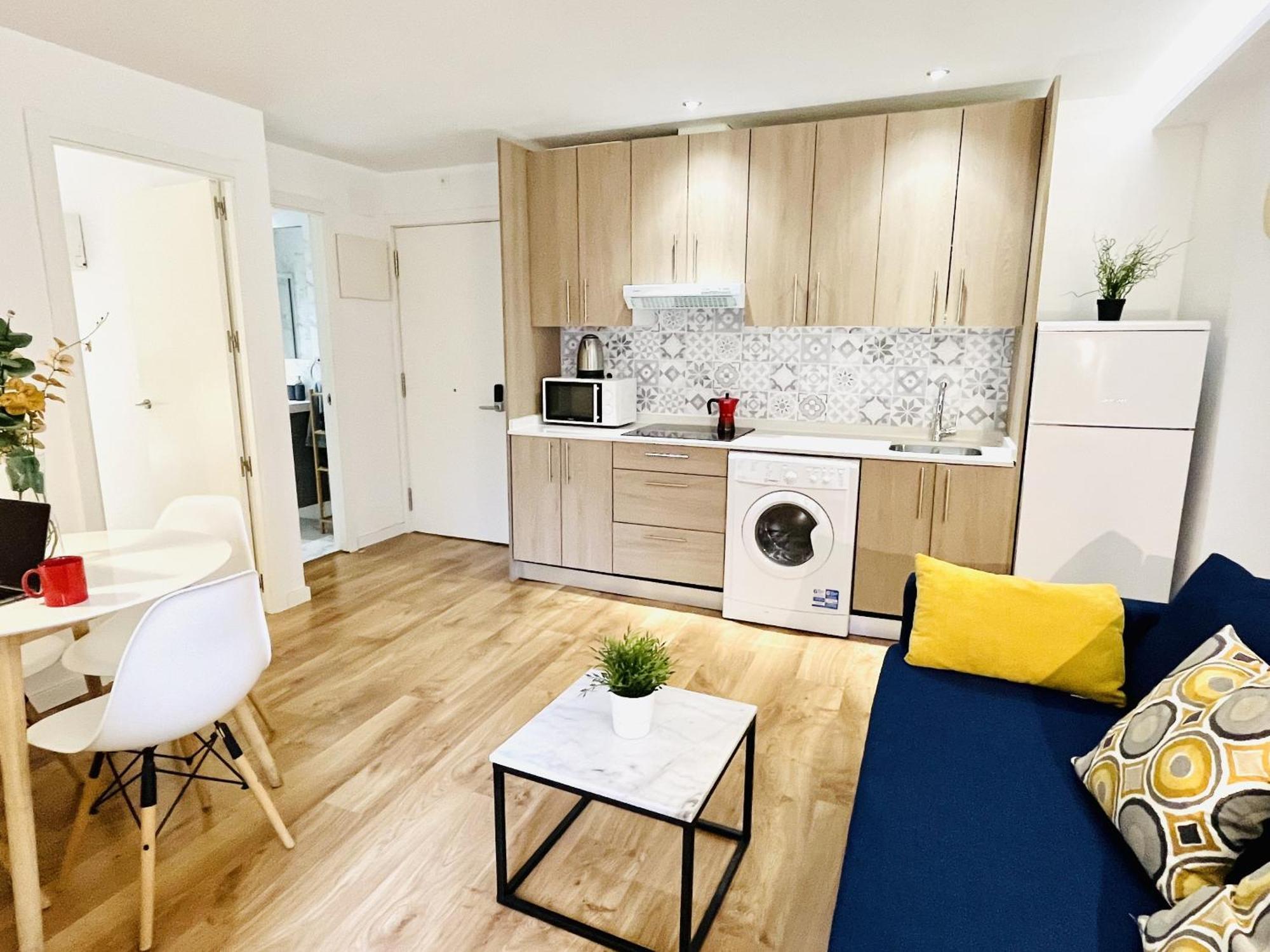 Dplace To Be - Exclusive Apartments In Historic Center 마드리드 객실 사진